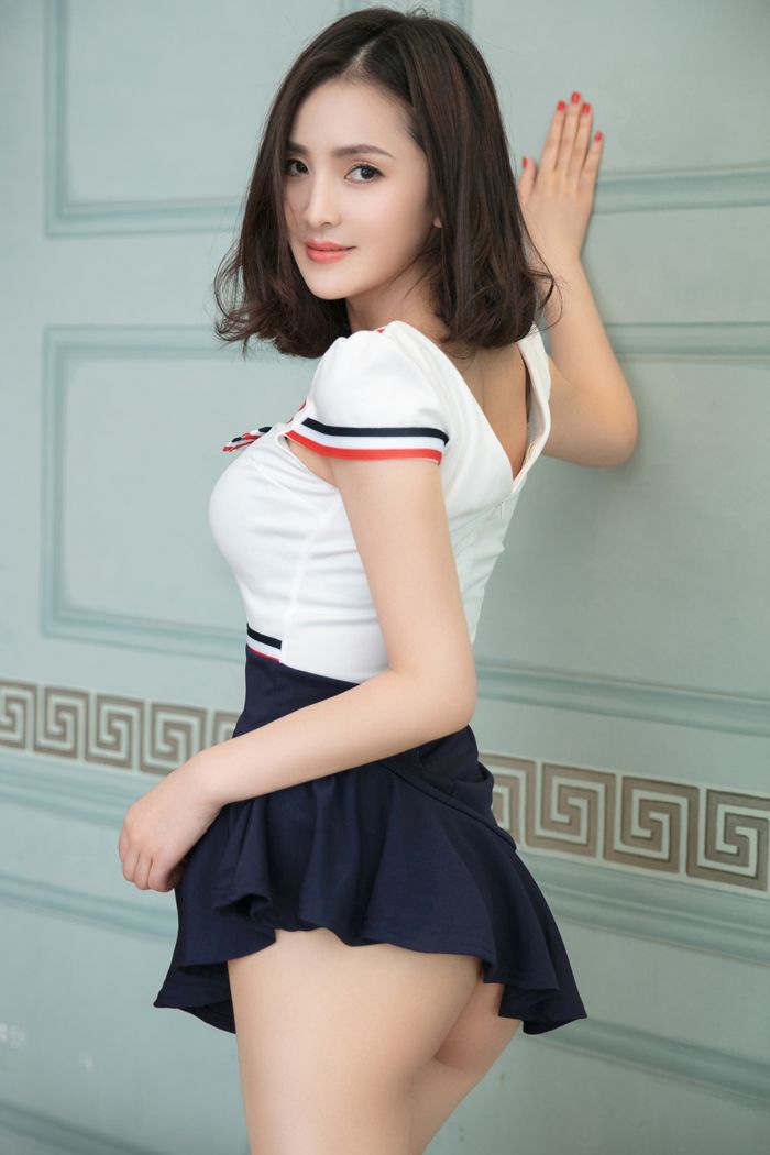 大胸妹小熊蕾丝内衣露酥胸性感惹火