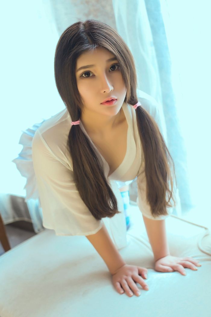 纯妹子小熊可爱麻花辫翘臀私房秀