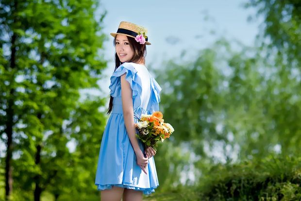 花样养眼美少女身穿蓝色裙子 很迷人