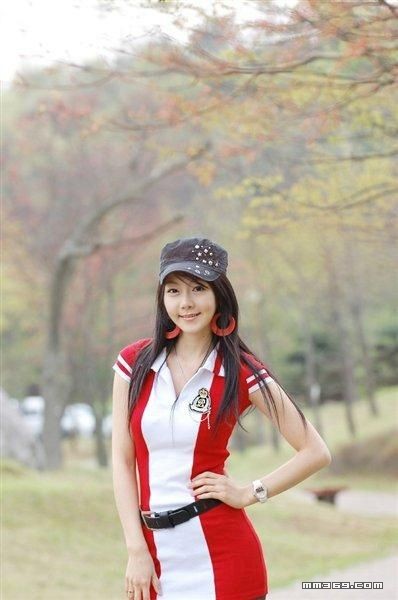 韩国性感美女车模严智言