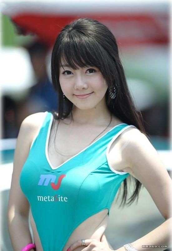 韩国性感美女车模严智言